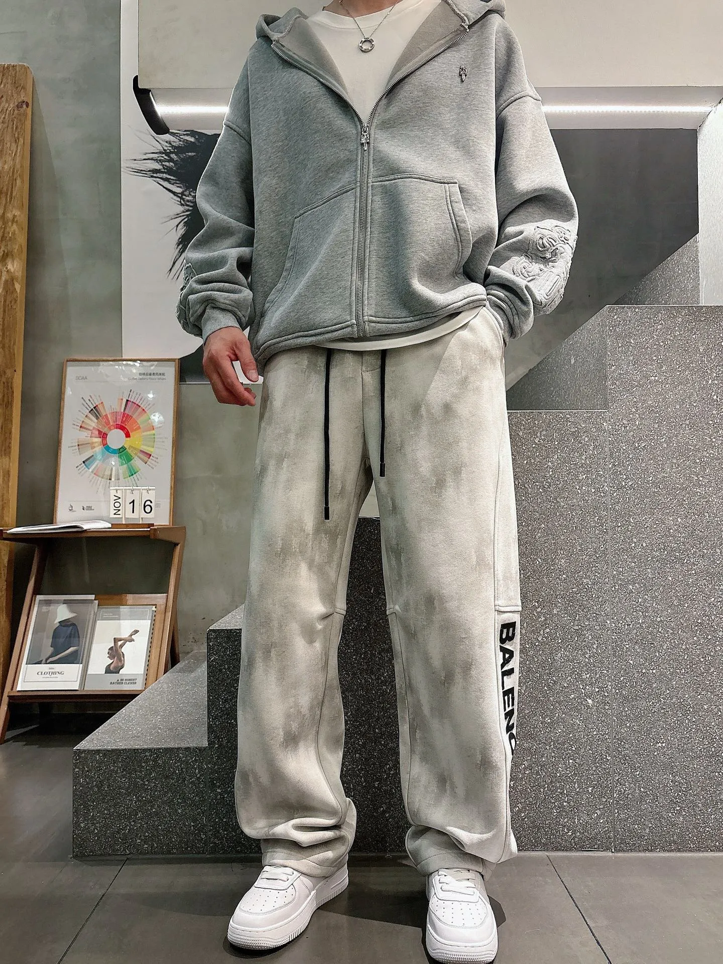 Balenciaga 🆕2026 Autumn and Winter New Arrival Casual Pants! The official website will be released simultaneously. Brand Classic LOGO casual pants, customized fabrics, excellent comfort and strong touch. Highly recognisable, perfect appearance and craftsmanship. Size:M-3XL